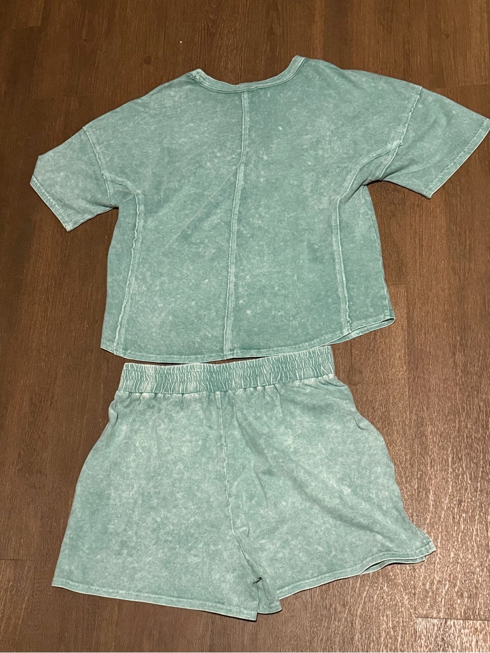 Zenana Sage Green Mineral Wash 2 Piece Shorts Set Size L NWT - Picture 4 of 4
